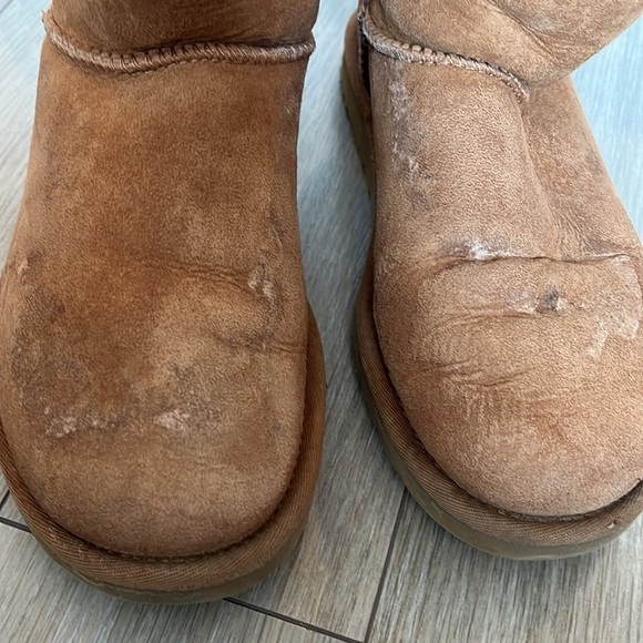 UGG Bailey Button Triplet II Sheepskin Boot, in Chestnut, Size 6 - Picture 7 of 12
